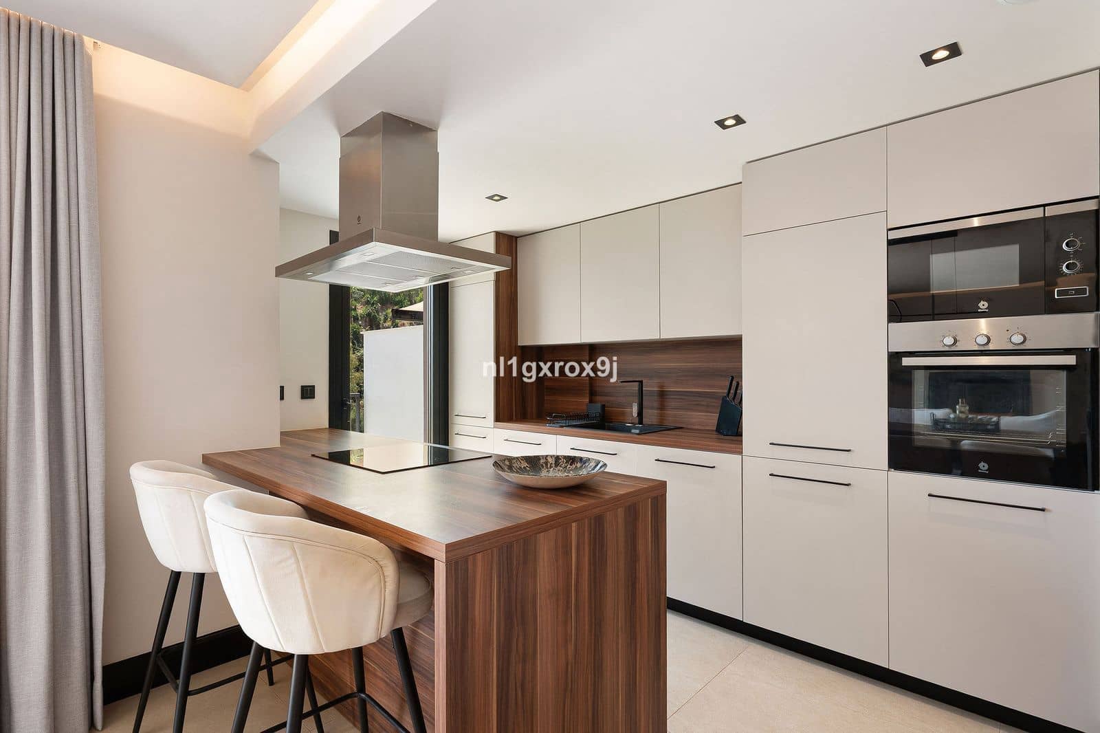 3 bedroom Penthouse for sale in Nueva Andalucia - € 1,330,000 (Ref: 10020419)