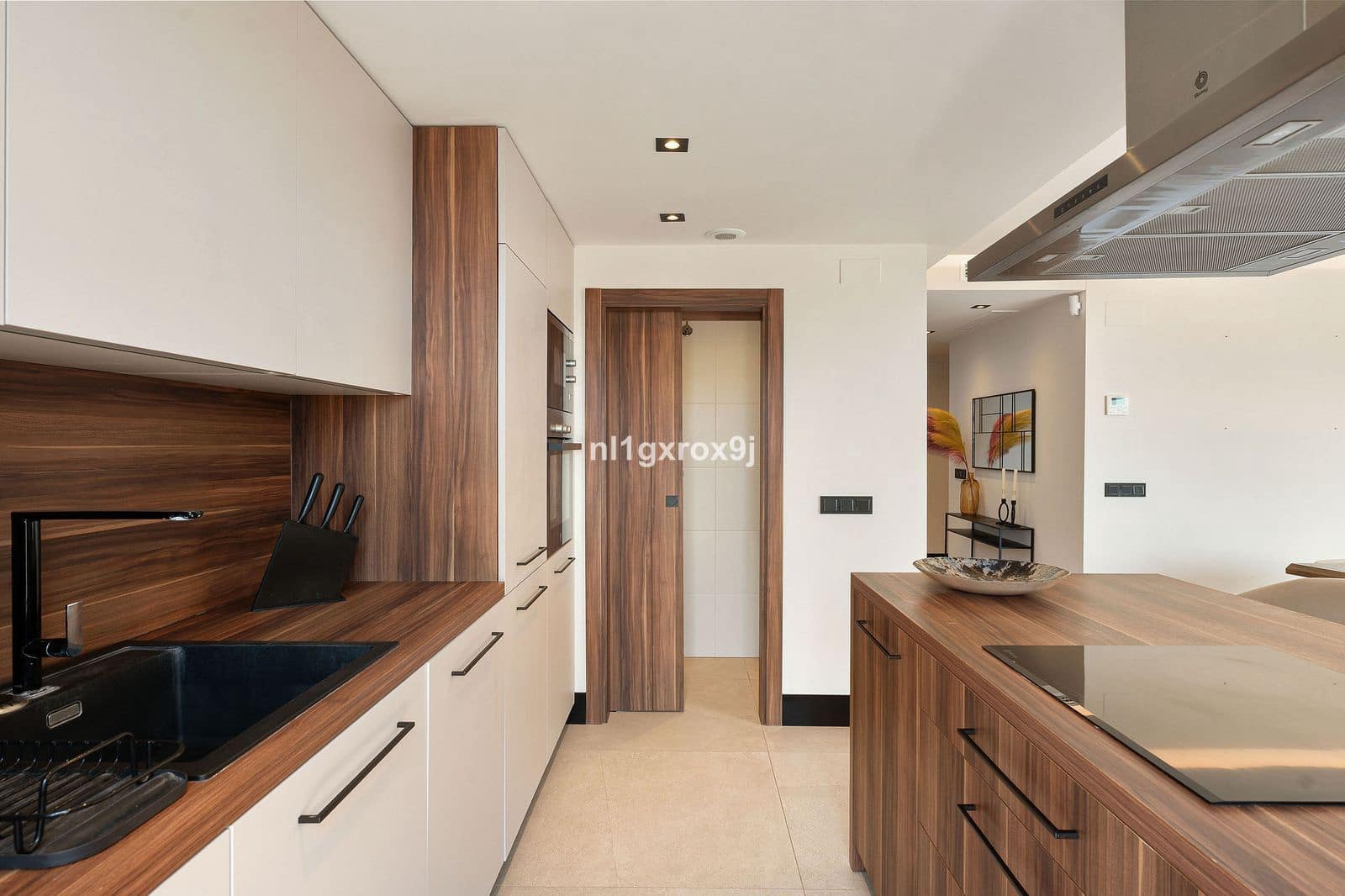 3 bedroom Penthouse for sale in Nueva Andalucia - € 1,330,000 (Ref: 10020419)