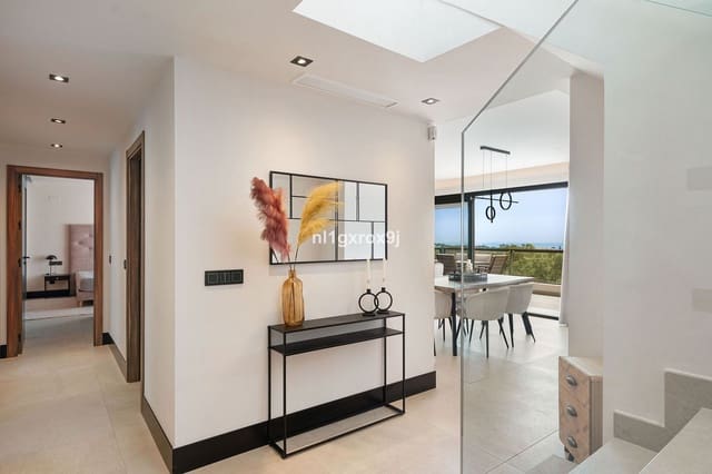 3 bedroom Penthouse for sale in Nueva Andalucia, Marbella - € 1,330,000 (Ref: 10020419)