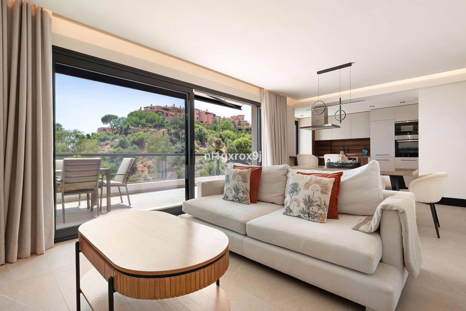 3 bedroom Penthouse for sale in Nueva Andalucia - € 1,330,000 (Ref: 10020419)