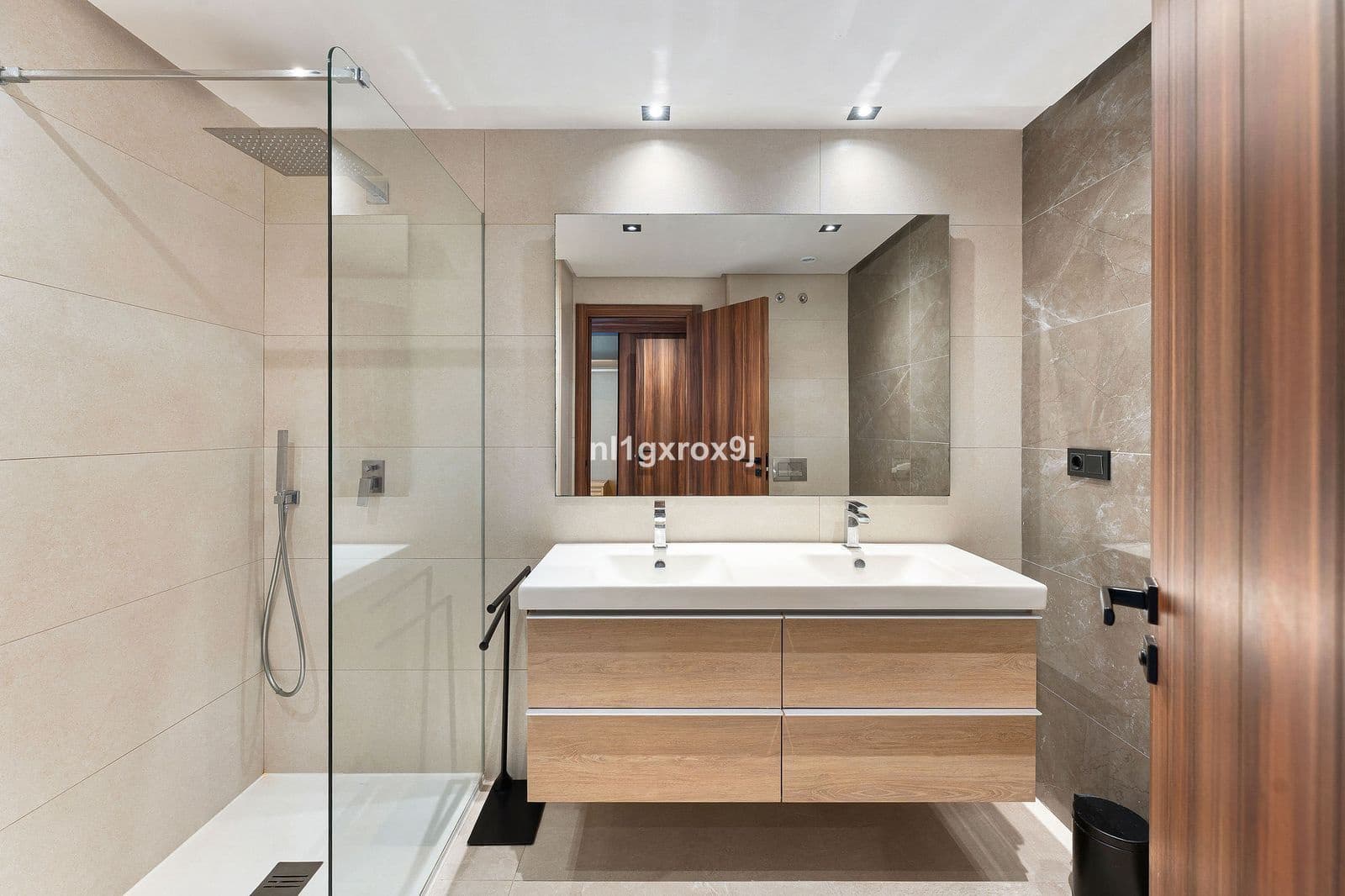 3 bedroom Penthouse for sale in Nueva Andalucia - € 1,330,000 (Ref: 10020419)