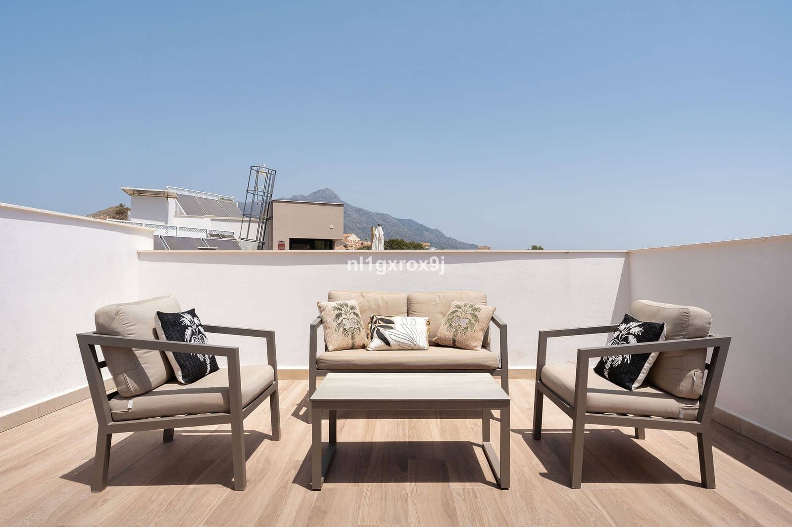 3 bedroom Penthouse for sale in Nueva Andalucia - € 1,330,000 (Ref: 10020419)