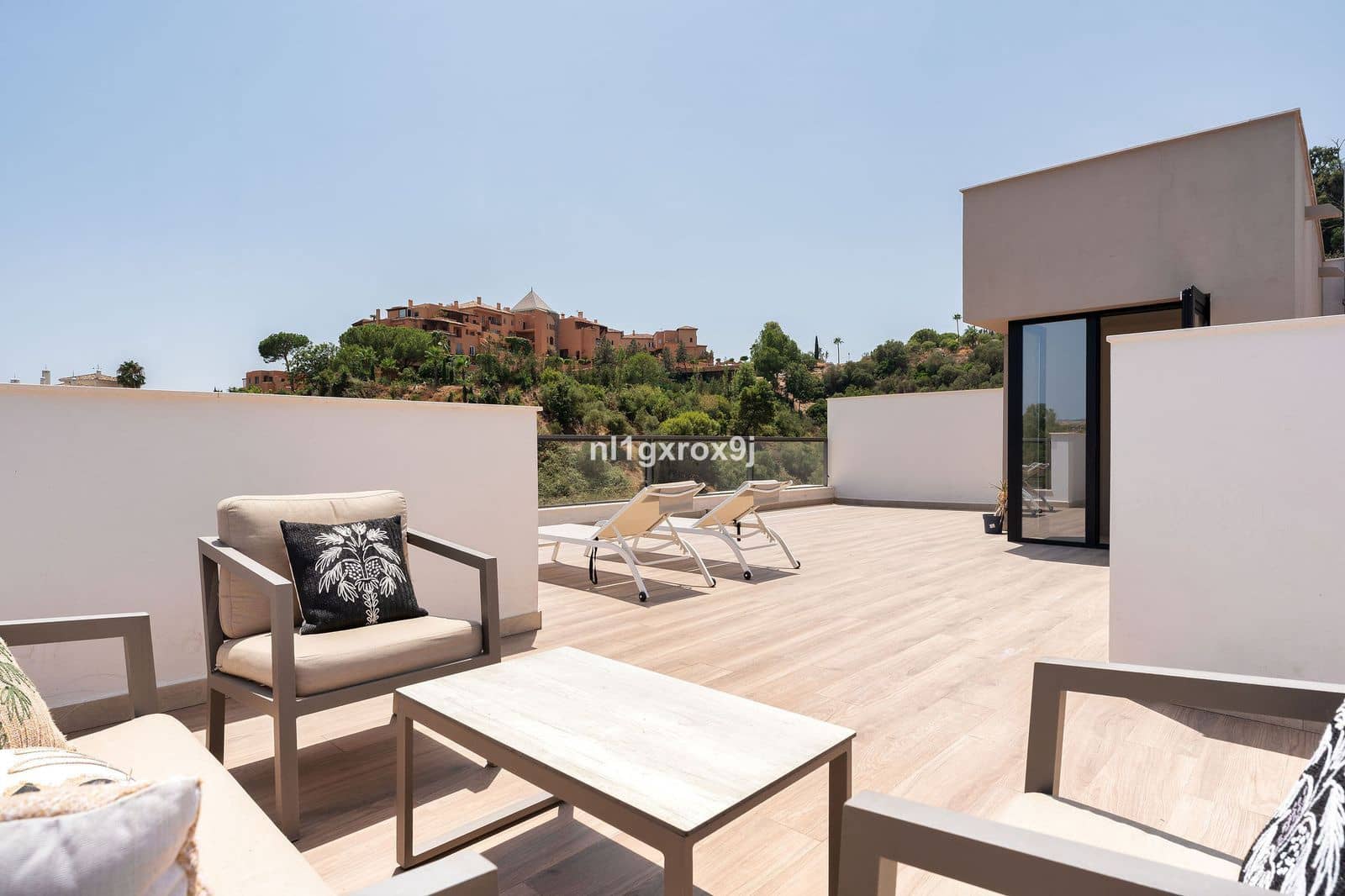 3 bedroom Penthouse for sale in Nueva Andalucia - € 1,330,000 (Ref: 10020419)