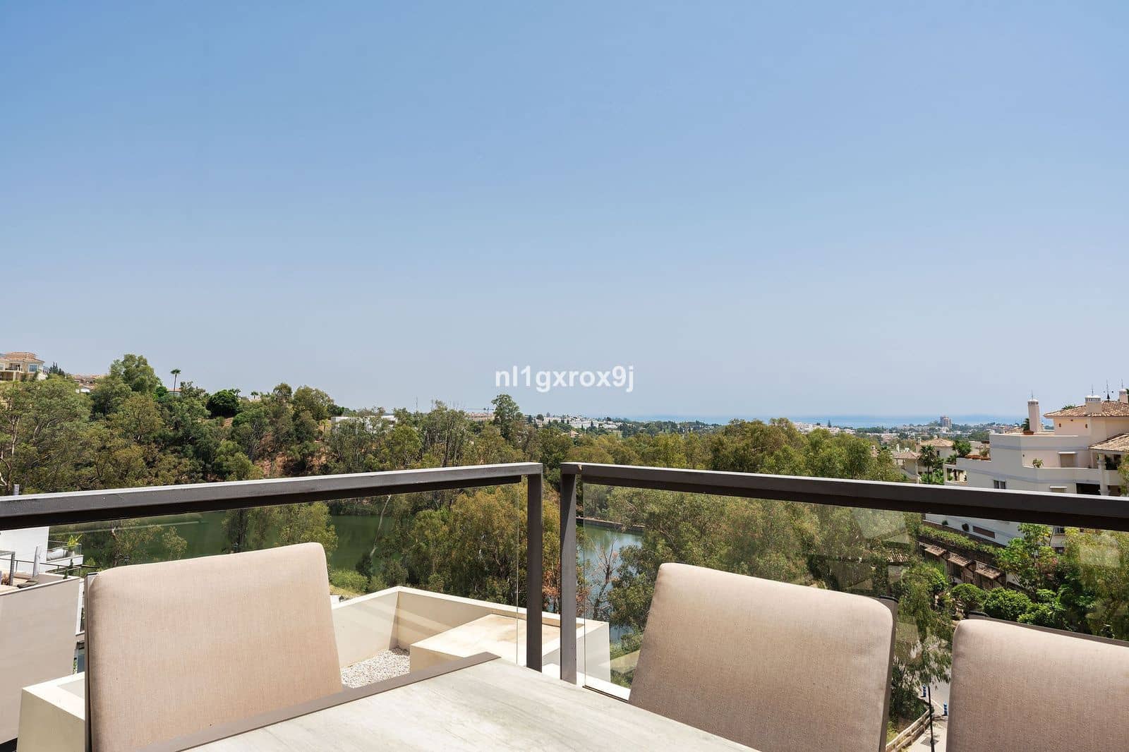 3 bedroom Penthouse for sale in Nueva Andalucia - € 1,330,000 (Ref: 10020419)