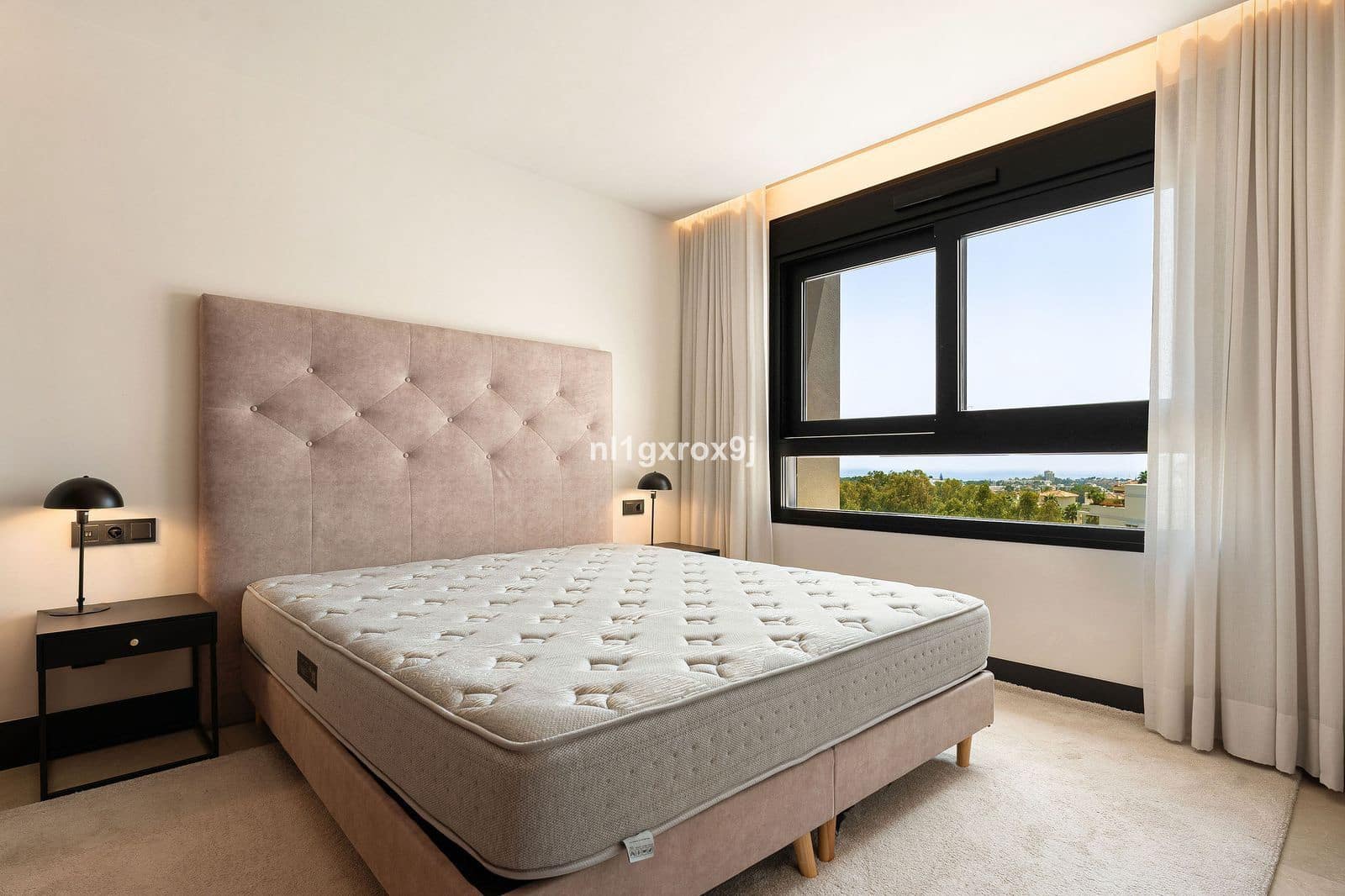 3 bedroom Penthouse for sale in Nueva Andalucia - € 1,330,000 (Ref: 10020419)