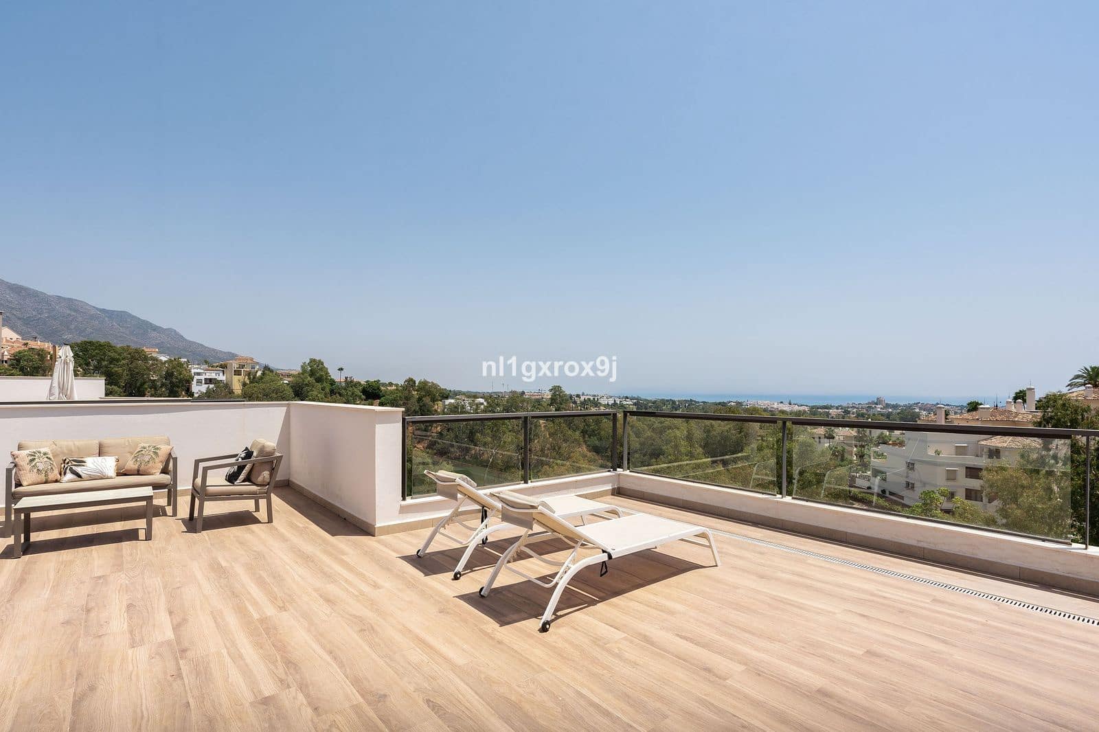 3 bedroom Penthouse for sale in Nueva Andalucia - € 1,330,000 (Ref: 10020419)