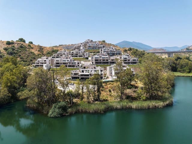 3 bedroom Penthouse for sale in Nueva Andalucia, Marbella - € 1,330,000 (Ref: 10020419)
