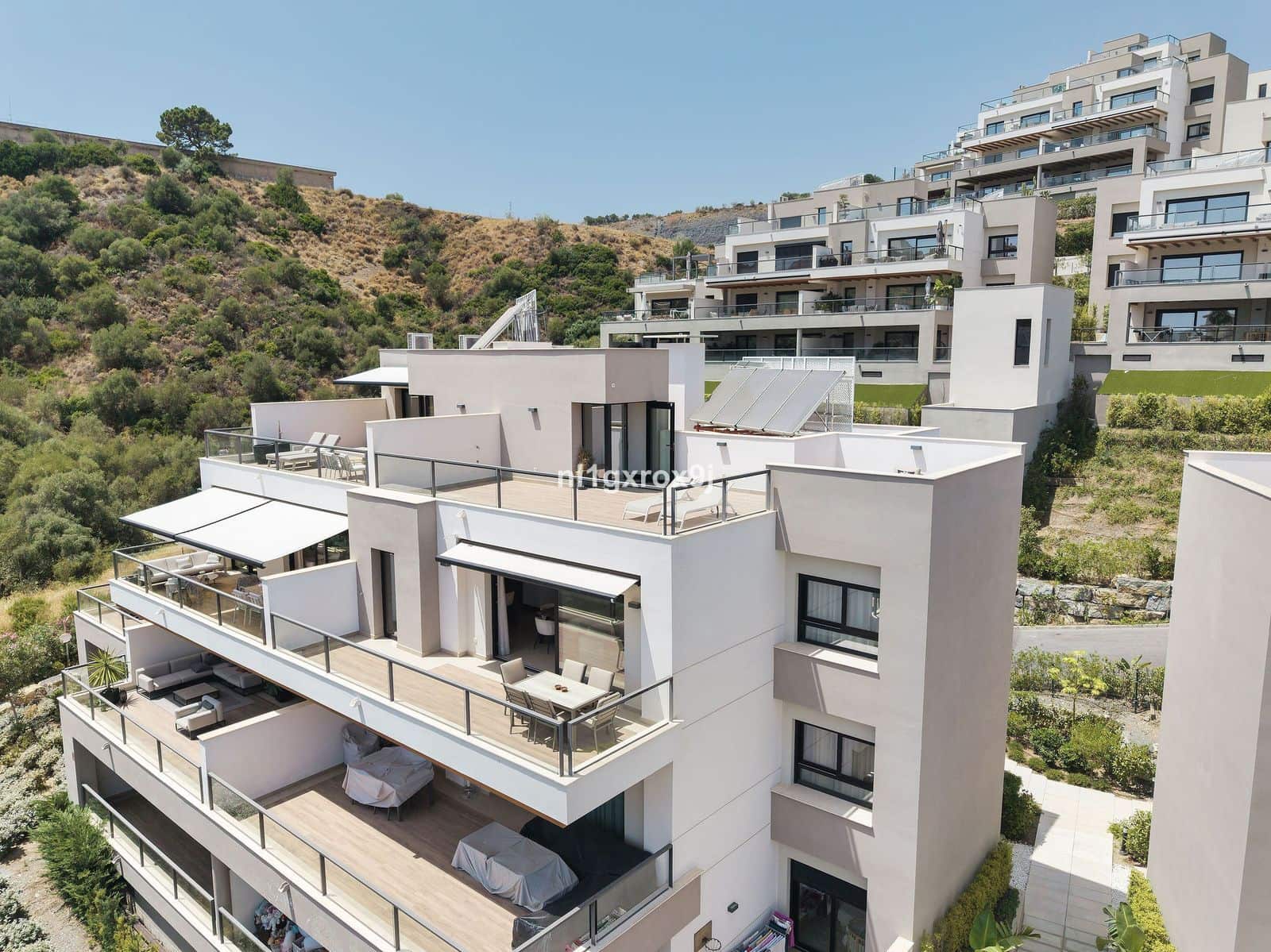 3 bedroom Penthouse for sale in Nueva Andalucia - € 1,330,000 (Ref: 10020419)