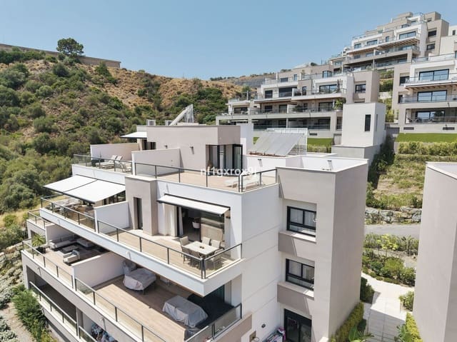3 bedroom Penthouse for sale in Nueva Andalucia, Marbella - € 1,330,000 (Ref: 10020419)