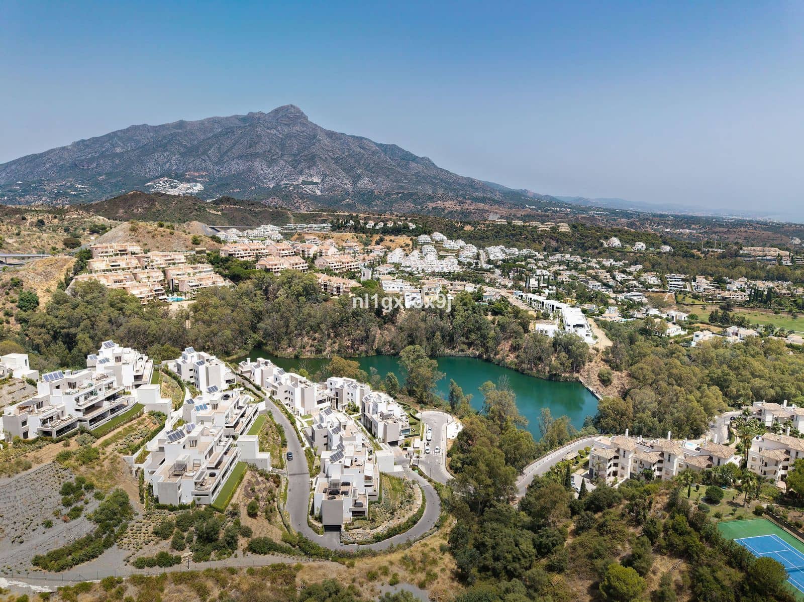 3 bedroom Penthouse for sale in Nueva Andalucia - € 1,330,000 (Ref: 10020419)