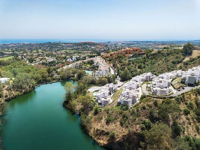 3 bedroom Penthouse for sale in Nueva Andalucia, Marbella - € 1,330,000 (Ref: 10020419)