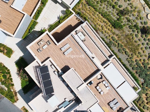 3 bedroom Penthouse for sale in Nueva Andalucia, Marbella - € 1,330,000 (Ref: 10020419)