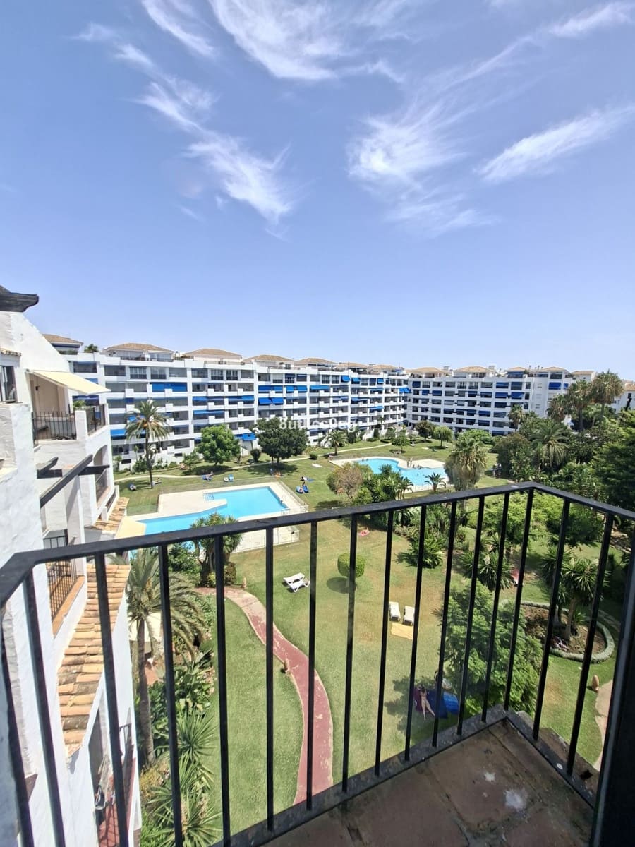 3 bedroom Penthouse for sale in Puerto Banus - € 890,000 (Ref: 10020420)
