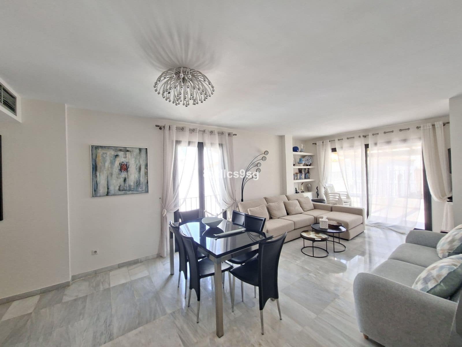 3 bedroom Penthouse for sale in Puerto Banus - € 890,000 (Ref: 10020420)