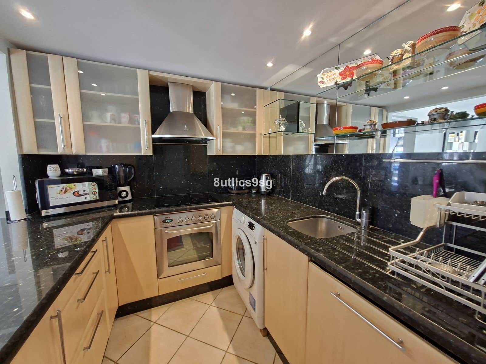 3 bedroom Penthouse for sale in Puerto Banus - € 890,000 (Ref: 10020420)