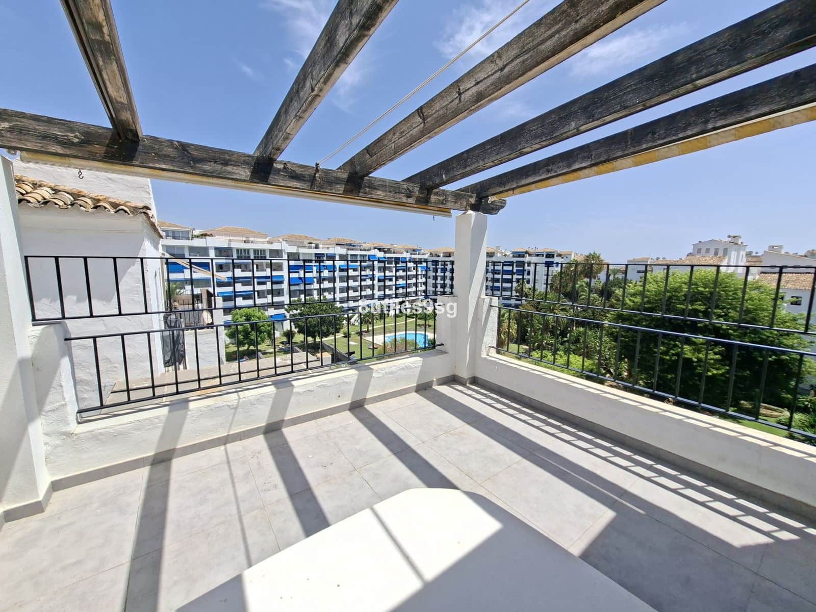 3 bedroom Penthouse for sale in Puerto Banus - € 890,000 (Ref: 10020420)