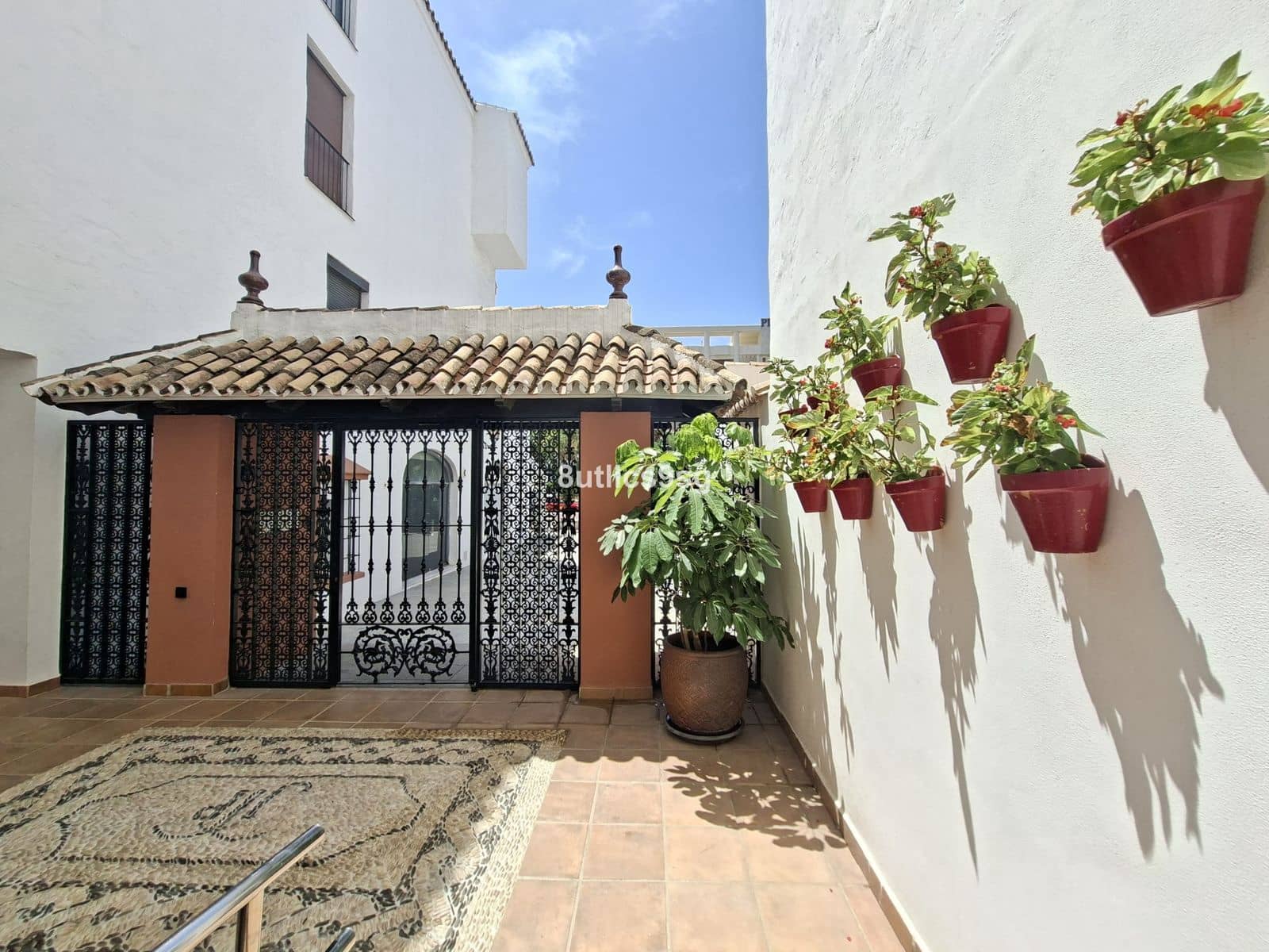 3 bedroom Penthouse for sale in Puerto Banus - € 890,000 (Ref: 10020420)