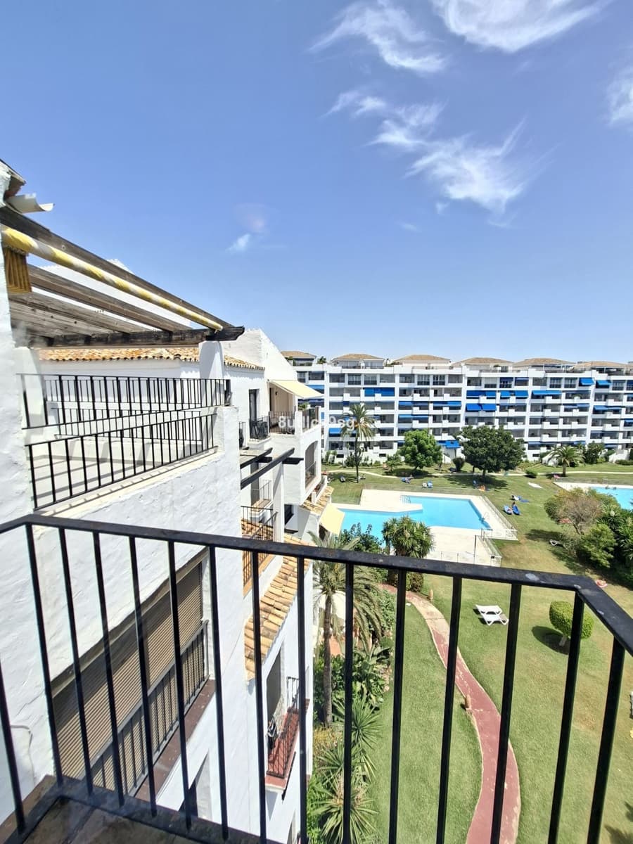 3 bedroom Penthouse for sale in Puerto Banus - € 890,000 (Ref: 10020420)