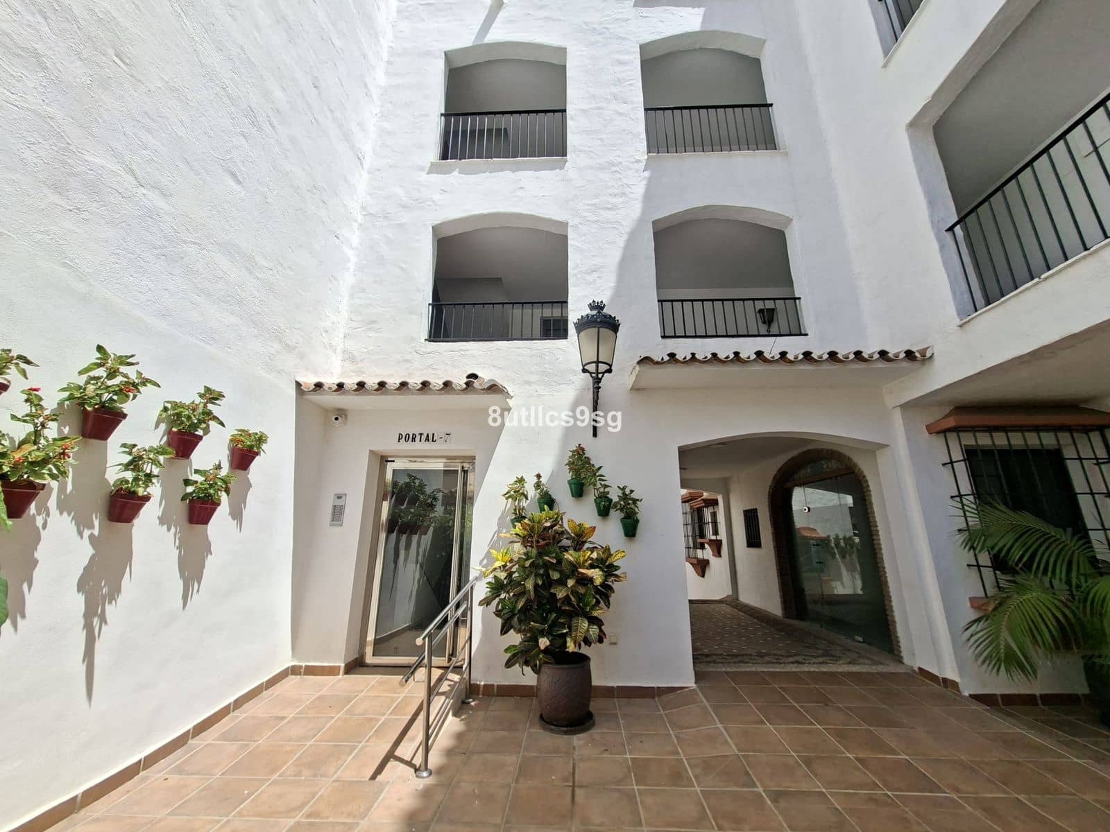 3 bedroom Penthouse for sale in Puerto Banus - € 890,000 (Ref: 10020420)