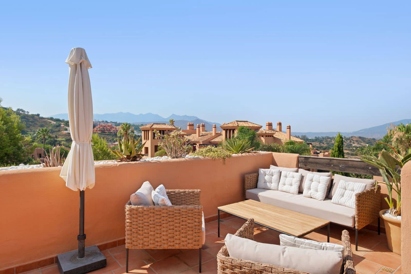 3 quarto Penthouse para venda em La Mairena - 619 000 € (Ref: 10020423)