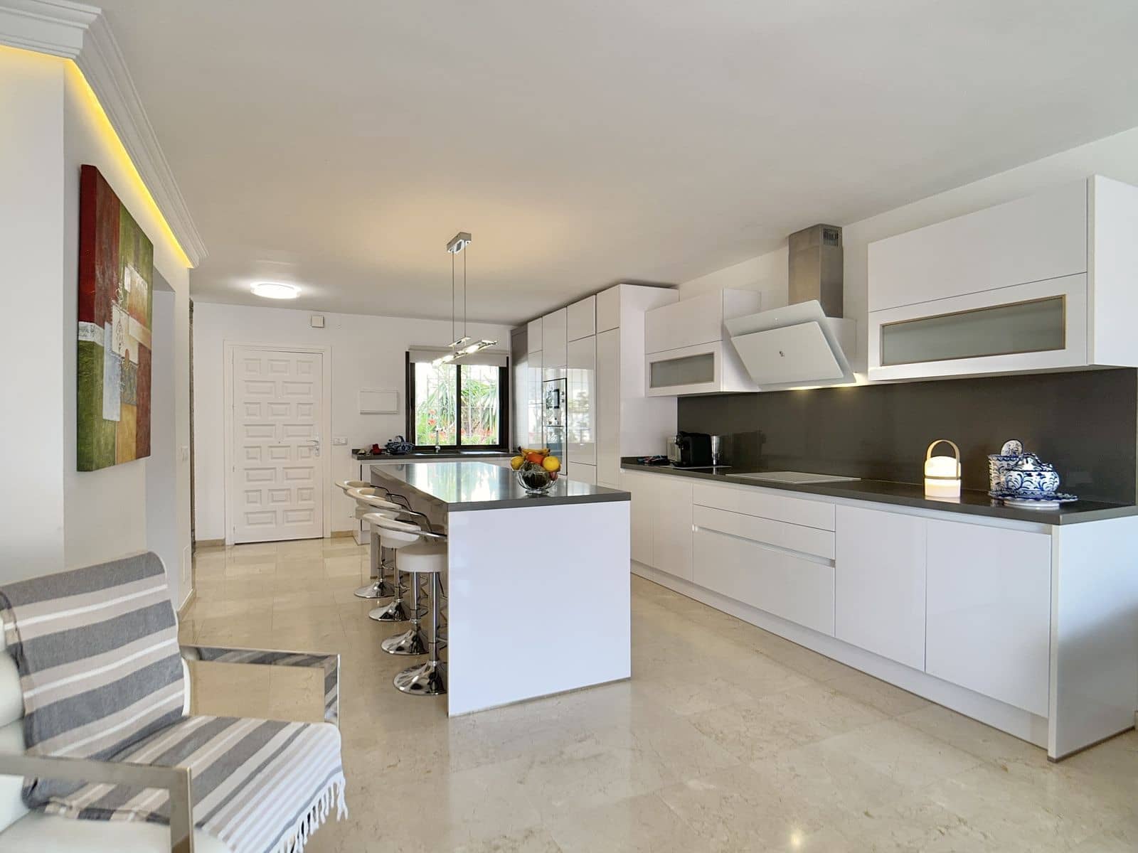 2 slaapkamer Appartement te koop in Nueva Andalucia - € 670.000 (Ref: 10020424)