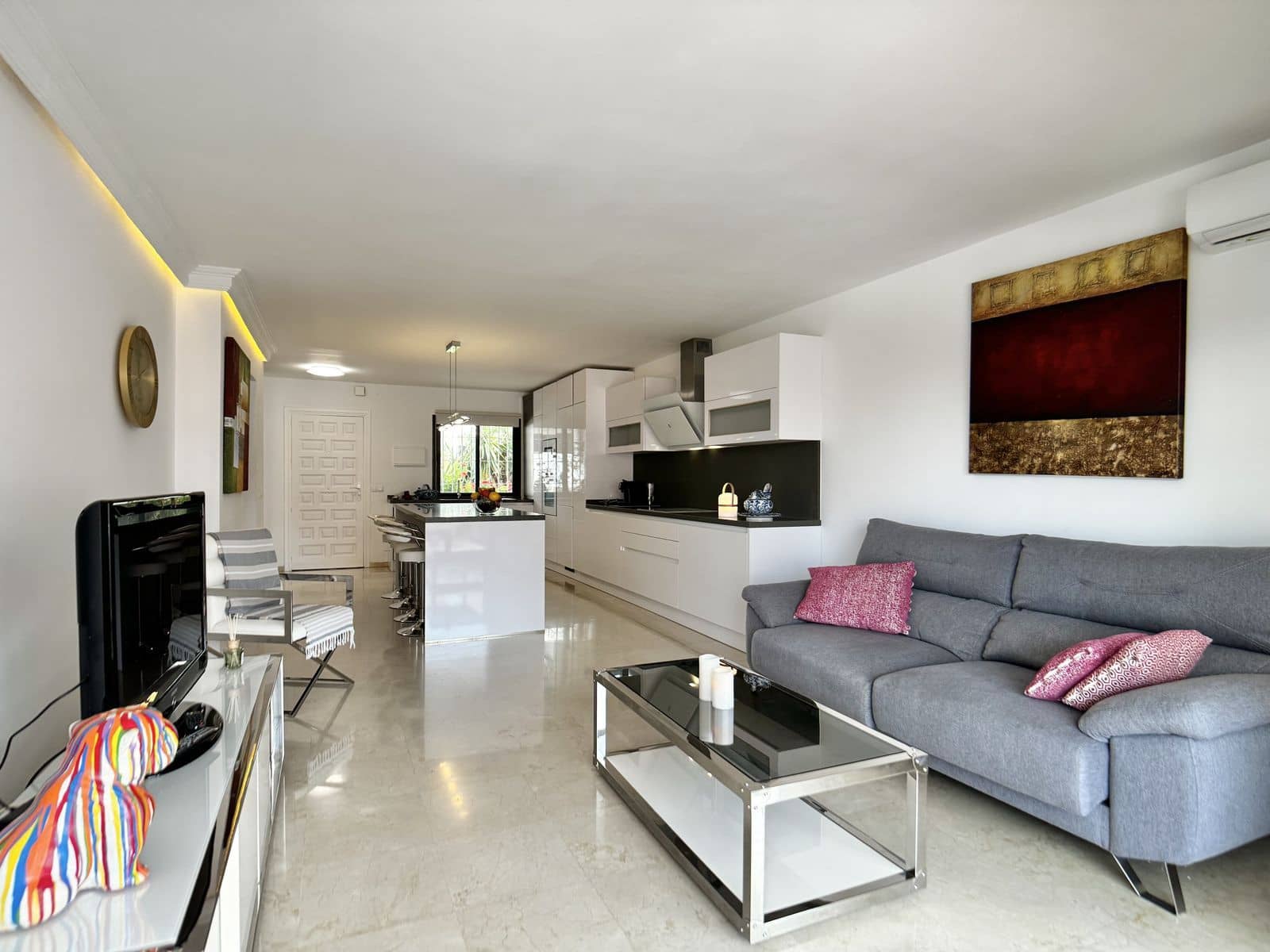 2 slaapkamer Appartement te koop in Nueva Andalucia - € 670.000 (Ref: 10020424)