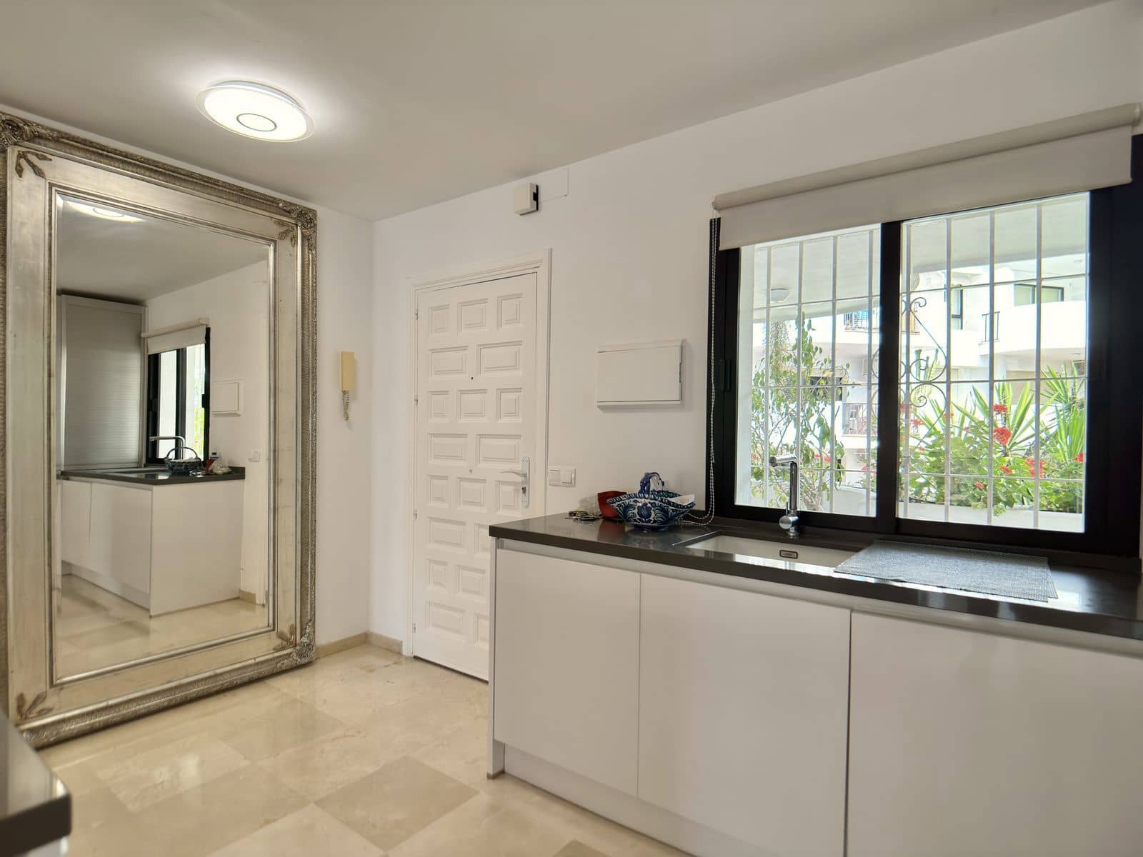 2 slaapkamer Appartement te koop in Nueva Andalucia - € 670.000 (Ref: 10020424)