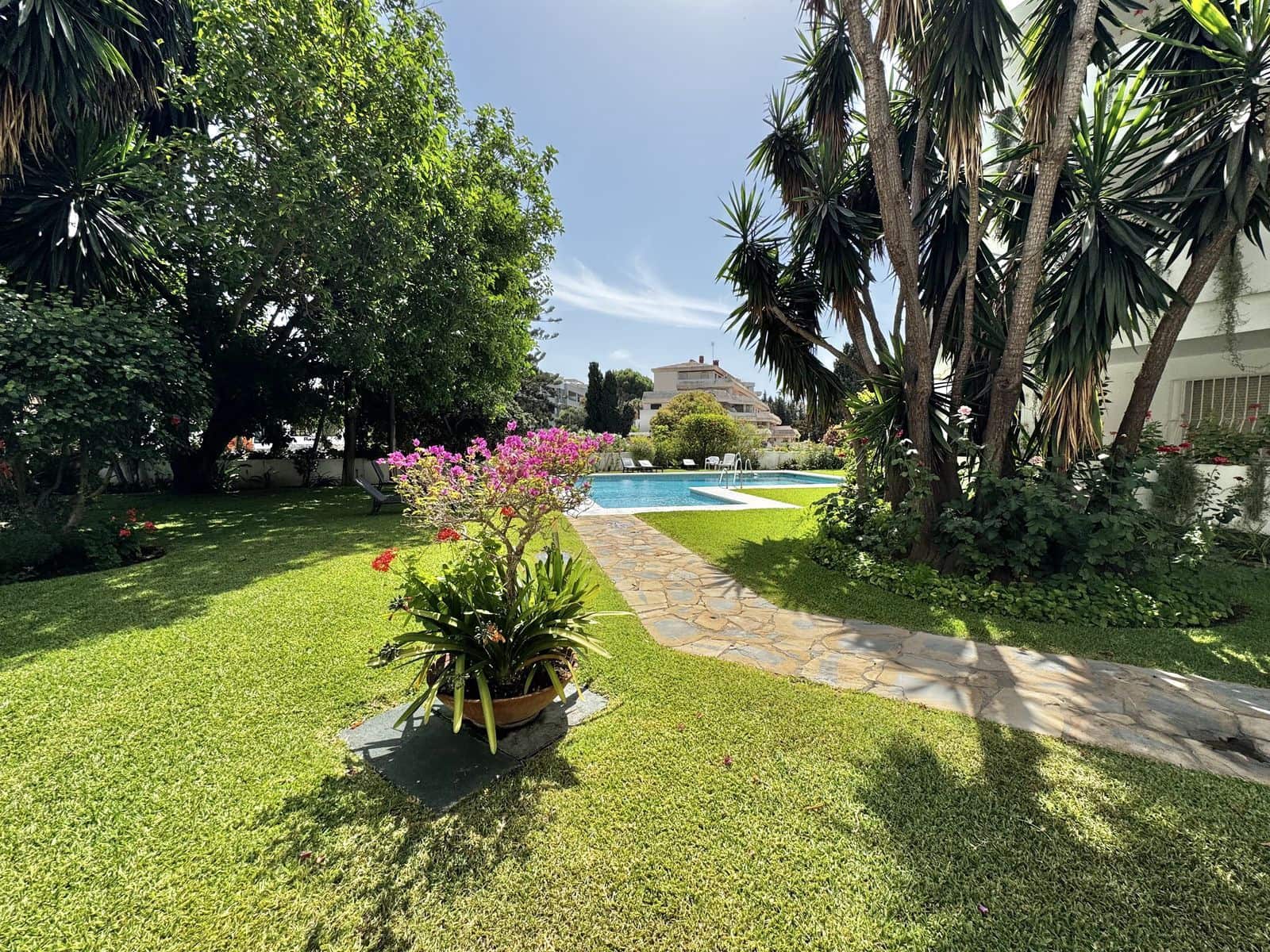 2 slaapkamer Appartement te koop in Nueva Andalucia - € 670.000 (Ref: 10020424)