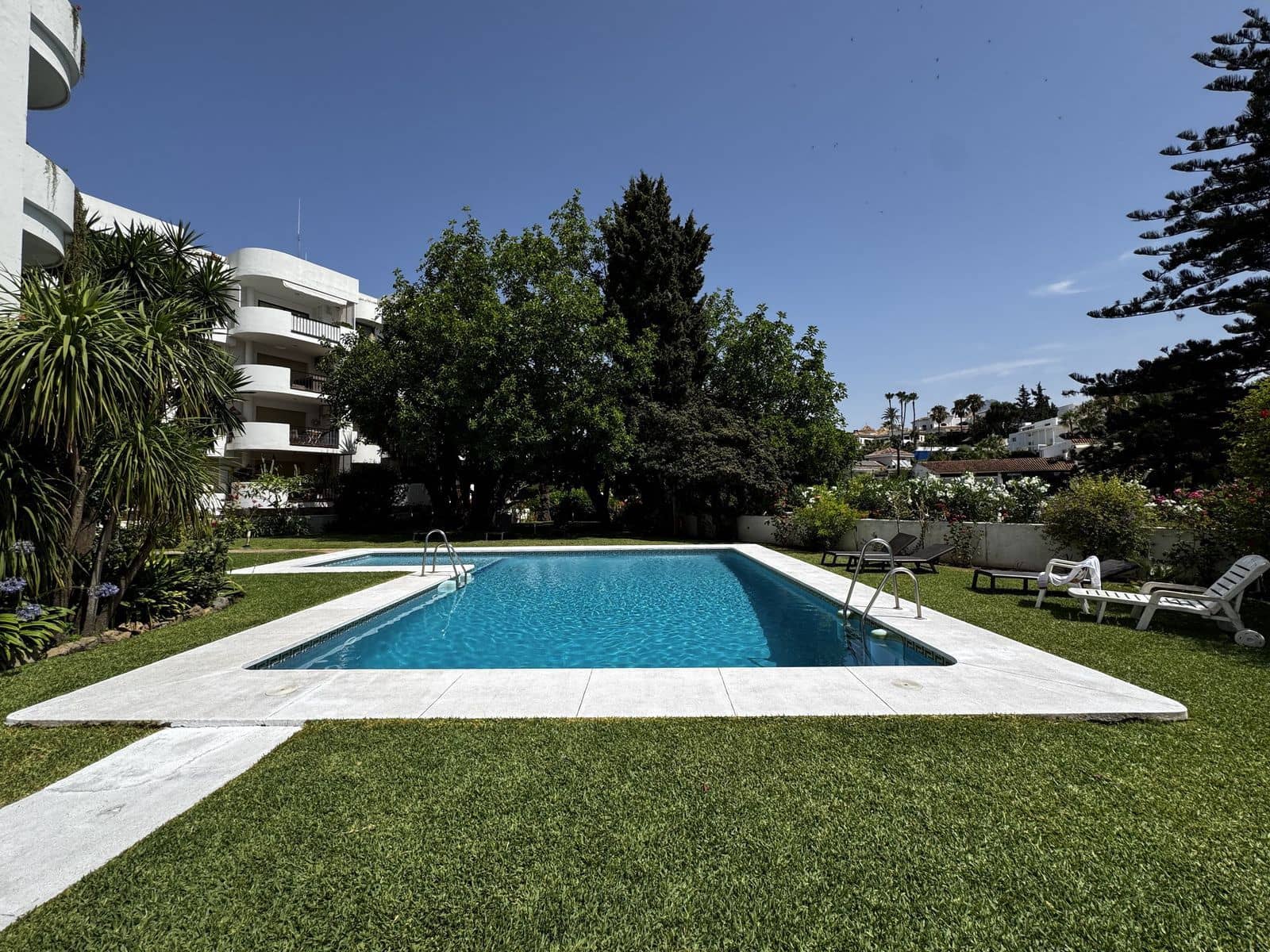 2 slaapkamer Appartement te koop in Nueva Andalucia - € 670.000 (Ref: 10020424)