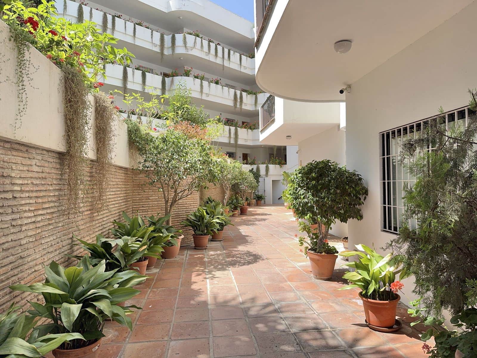 2 slaapkamer Appartement te koop in Nueva Andalucia - € 670.000 (Ref: 10020424)