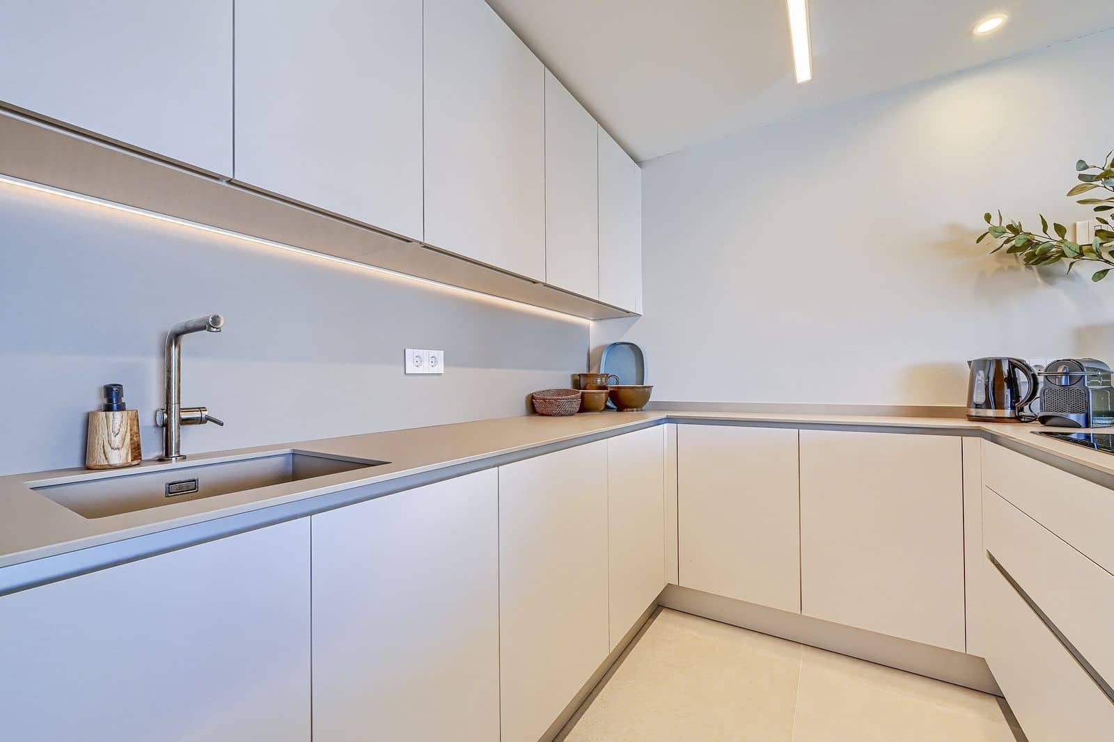 3 bedroom Apartment for sale in New Golden Mile - € 995,000 (Ref: 10020425)