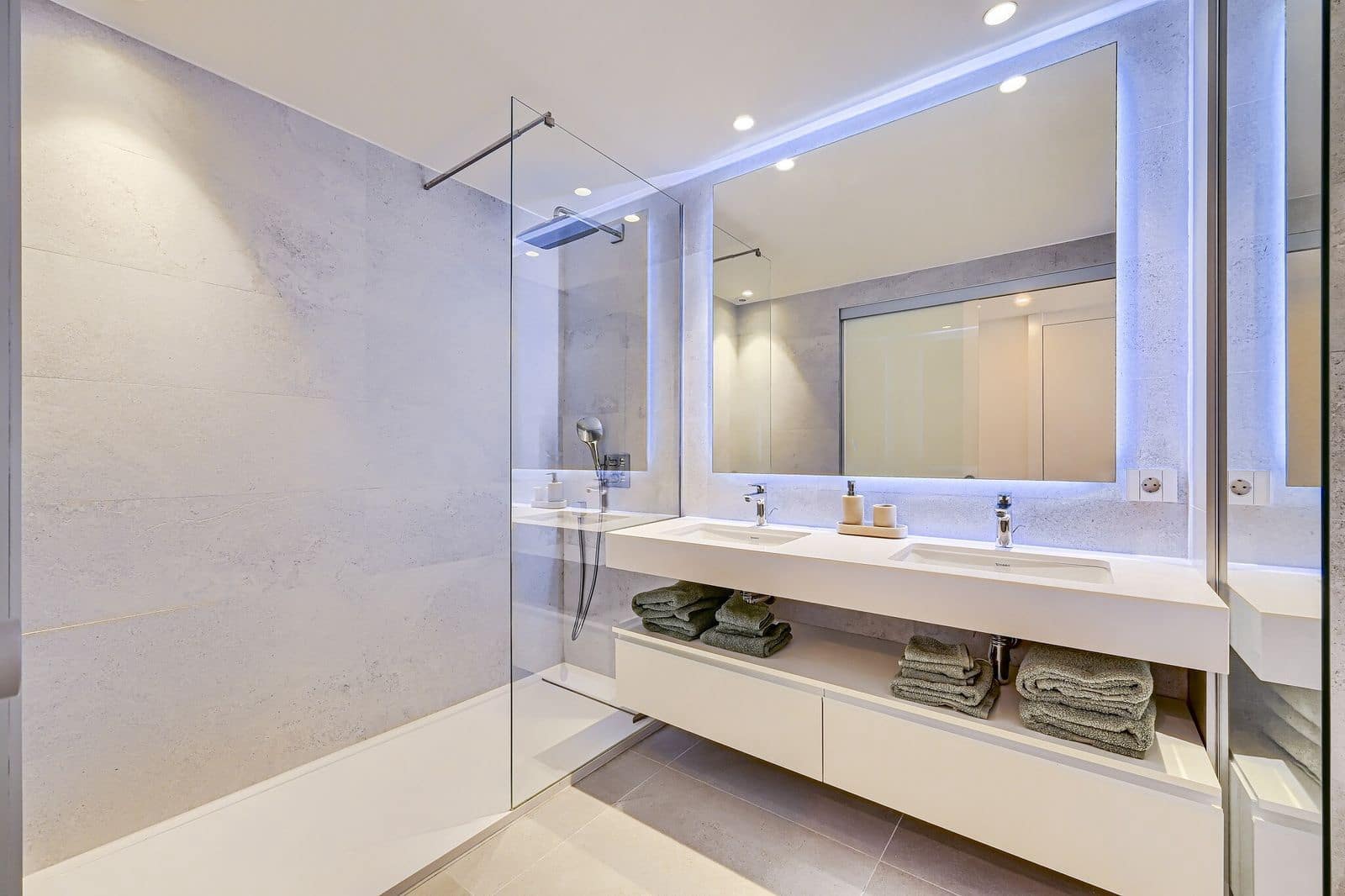 3 bedroom Apartment for sale in New Golden Mile - € 995,000 (Ref: 10020425)