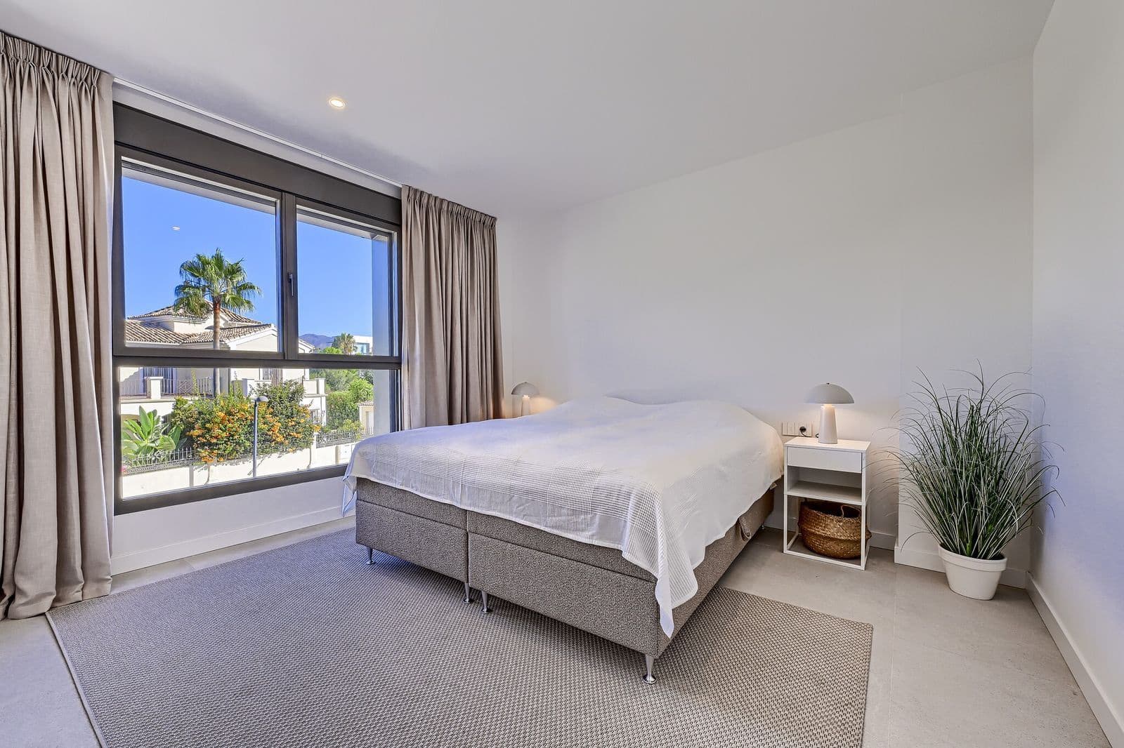 3 bedroom Apartment for sale in New Golden Mile - € 995,000 (Ref: 10020425)