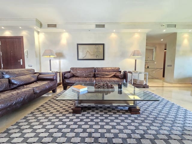 2 bedroom Apartment for sale in Puerto Banus, Marbella - € 1,200,000 (Ref: 10020428)