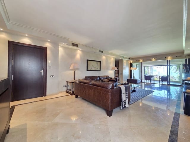 2 bedroom Apartment for sale in Puerto Banus, Marbella - € 1,200,000 (Ref: 10020428)