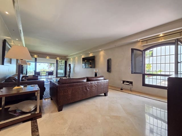 2 bedroom Apartment for sale in Puerto Banus, Marbella - € 1,200,000 (Ref: 10020428)