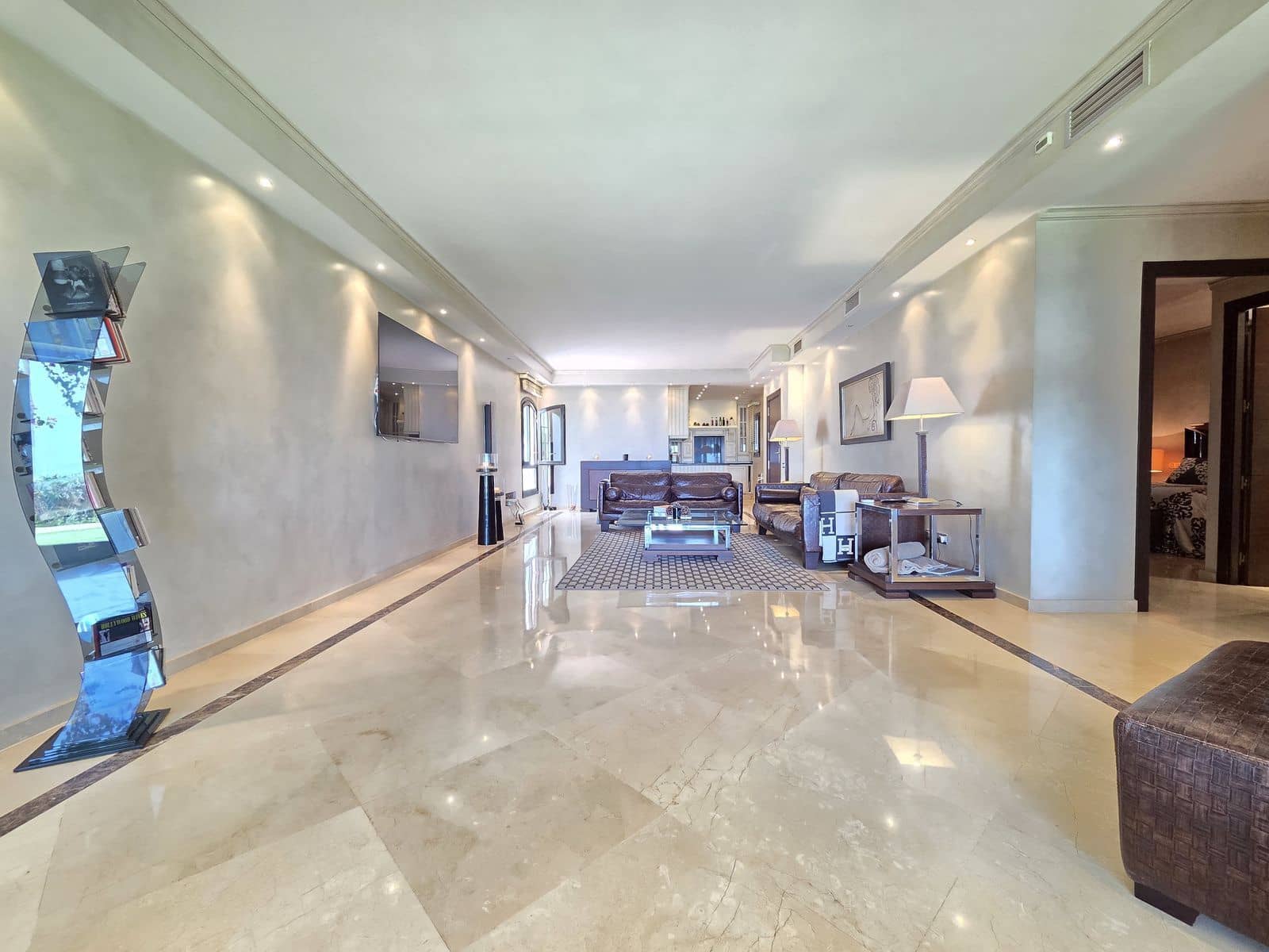 2 bedroom Apartment for sale in Puerto Banus - € 1,200,000 (Ref: 10020428)