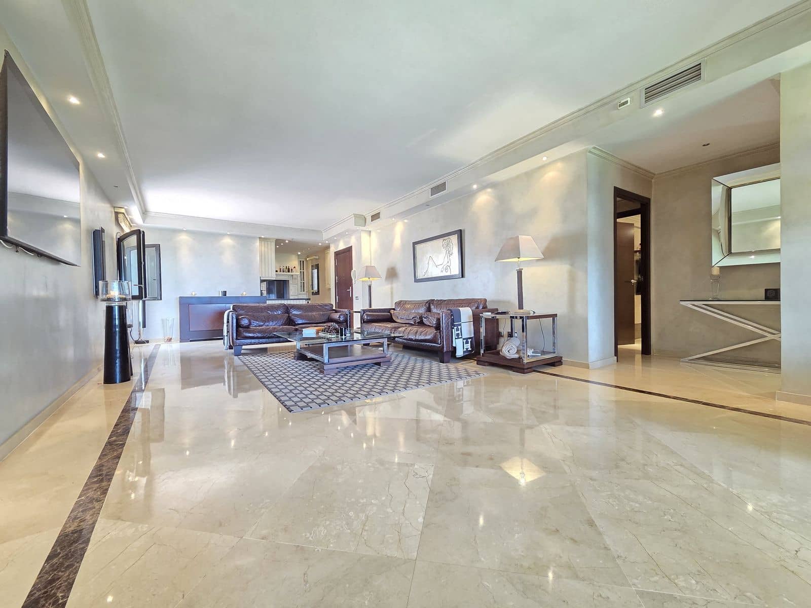 2 bedroom Apartment for sale in Puerto Banus - € 1,200,000 (Ref: 10020428)