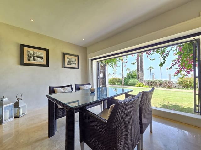 2 bedroom Apartment for sale in Puerto Banus, Marbella - € 1,200,000 (Ref: 10020428)