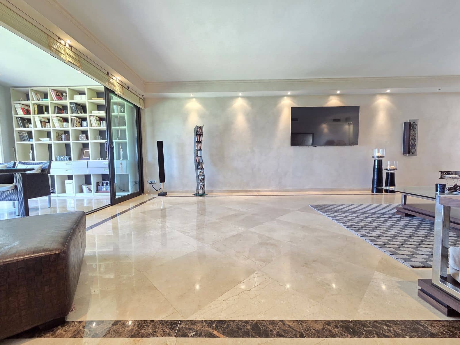 2 bedroom Apartment for sale in Puerto Banus - € 1,200,000 (Ref: 10020428)