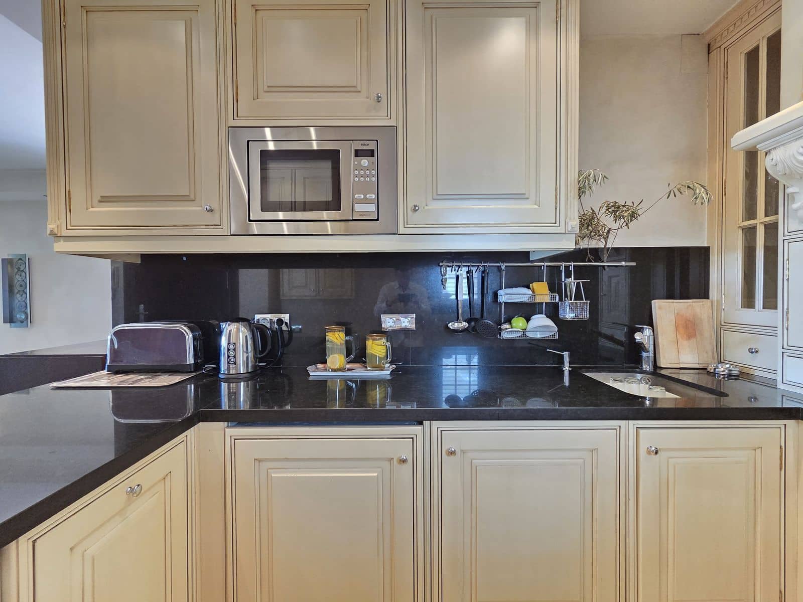 2 bedroom Apartment for sale in Puerto Banus - € 1,200,000 (Ref: 10020428)