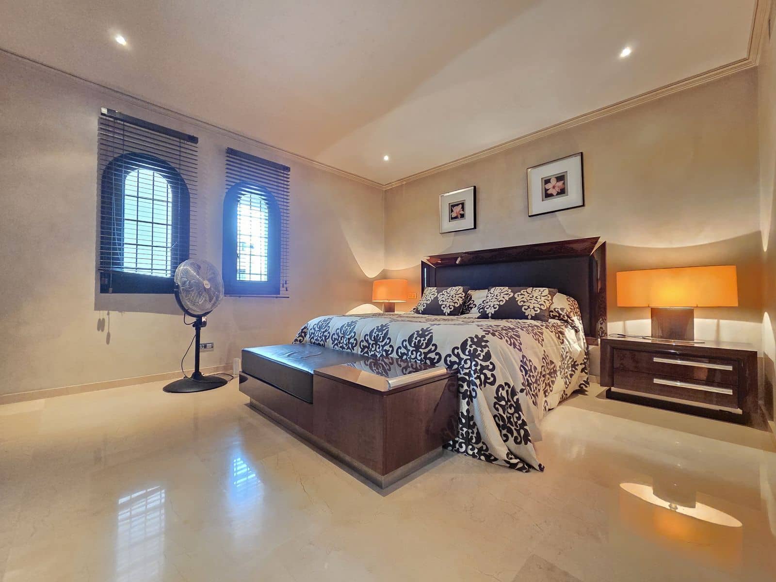 2 bedroom Apartment for sale in Puerto Banus - € 1,200,000 (Ref: 10020428)