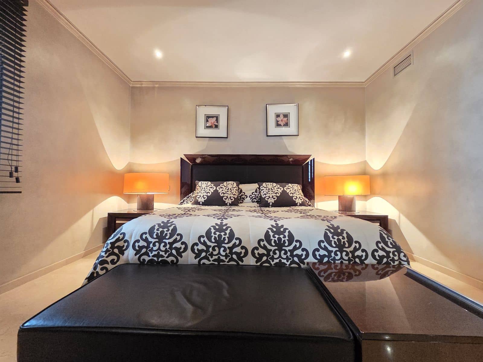 2 bedroom Apartment for sale in Puerto Banus - € 1,200,000 (Ref: 10020428)