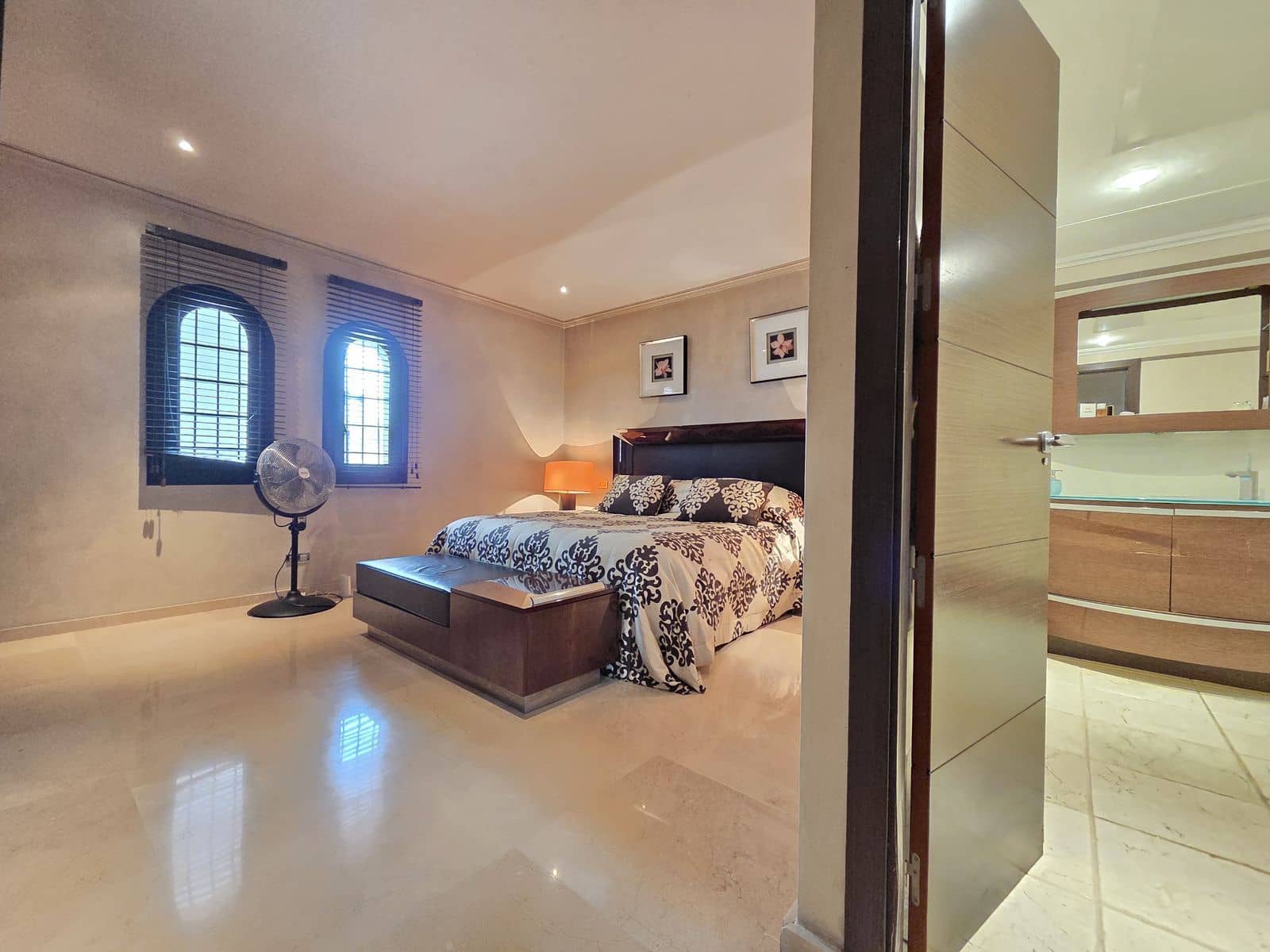 2 bedroom Apartment for sale in Puerto Banus - € 1,200,000 (Ref: 10020428)