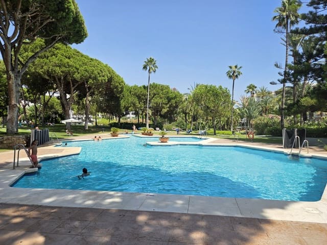 2 bedroom Apartment for sale in Puerto Banus, Marbella - € 1,200,000 (Ref: 10020428)