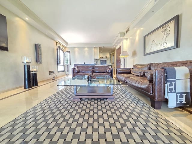 2 bedroom Apartment for sale in Puerto Banus, Marbella - € 1,200,000 (Ref: 10020428)