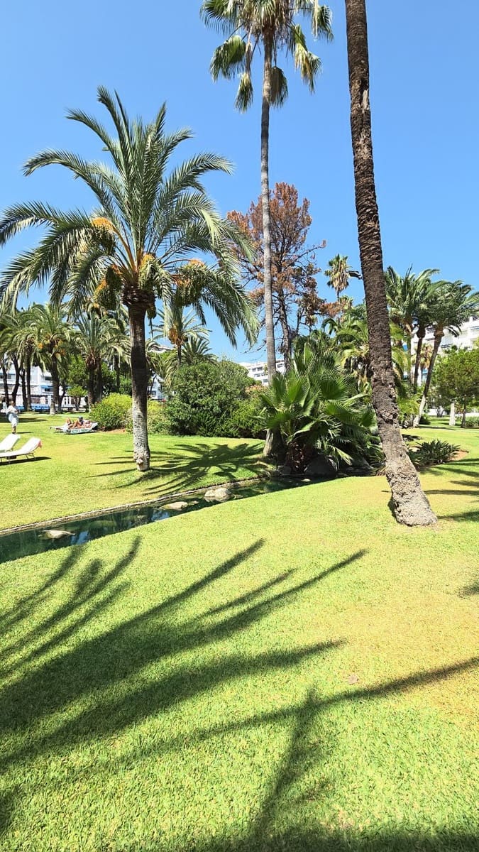 2 bedroom Apartment for sale in Puerto Banus - € 1,200,000 (Ref: 10020428)
