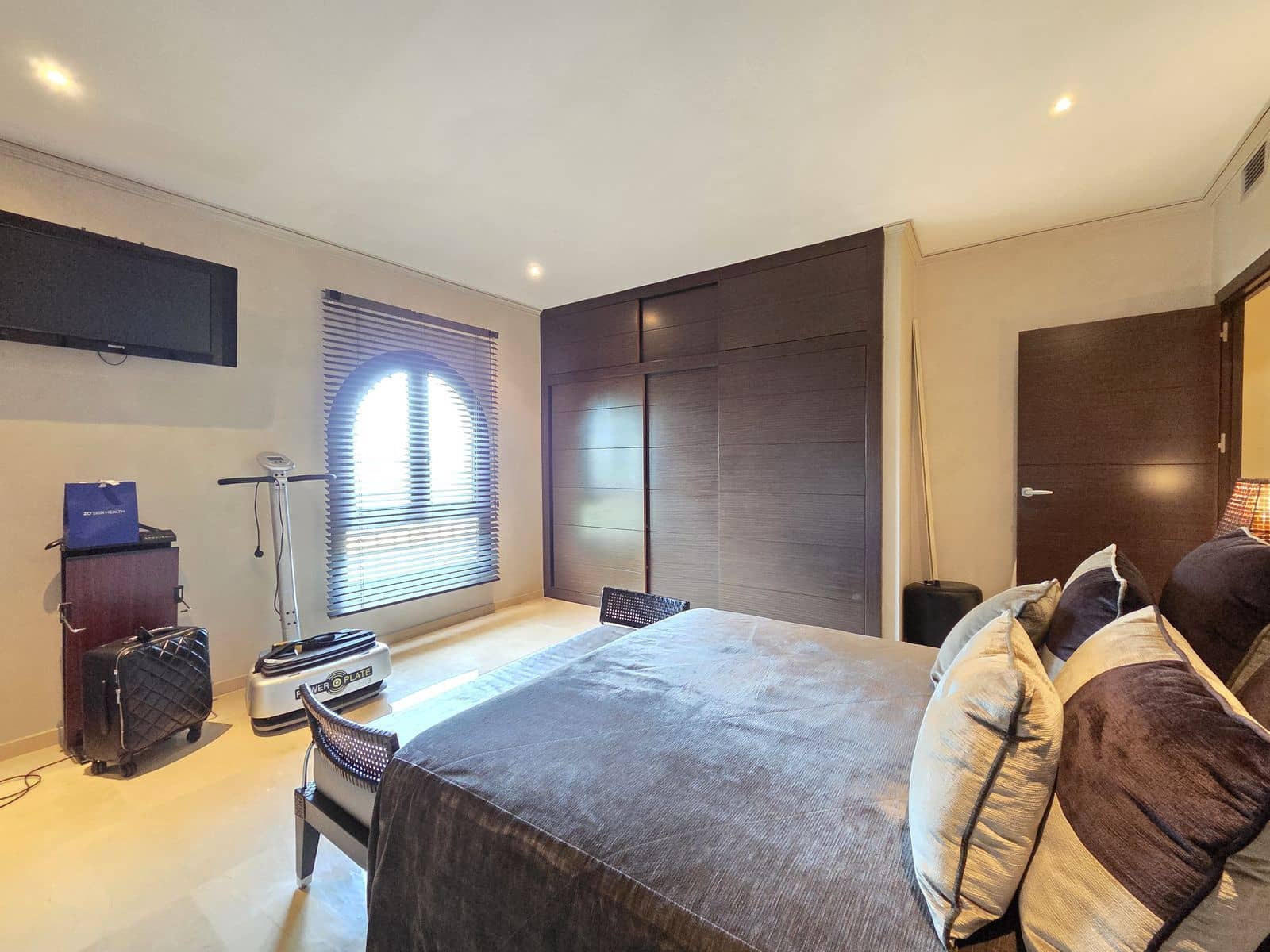 2 bedroom Apartment for sale in Puerto Banus - € 1,200,000 (Ref: 10020428)