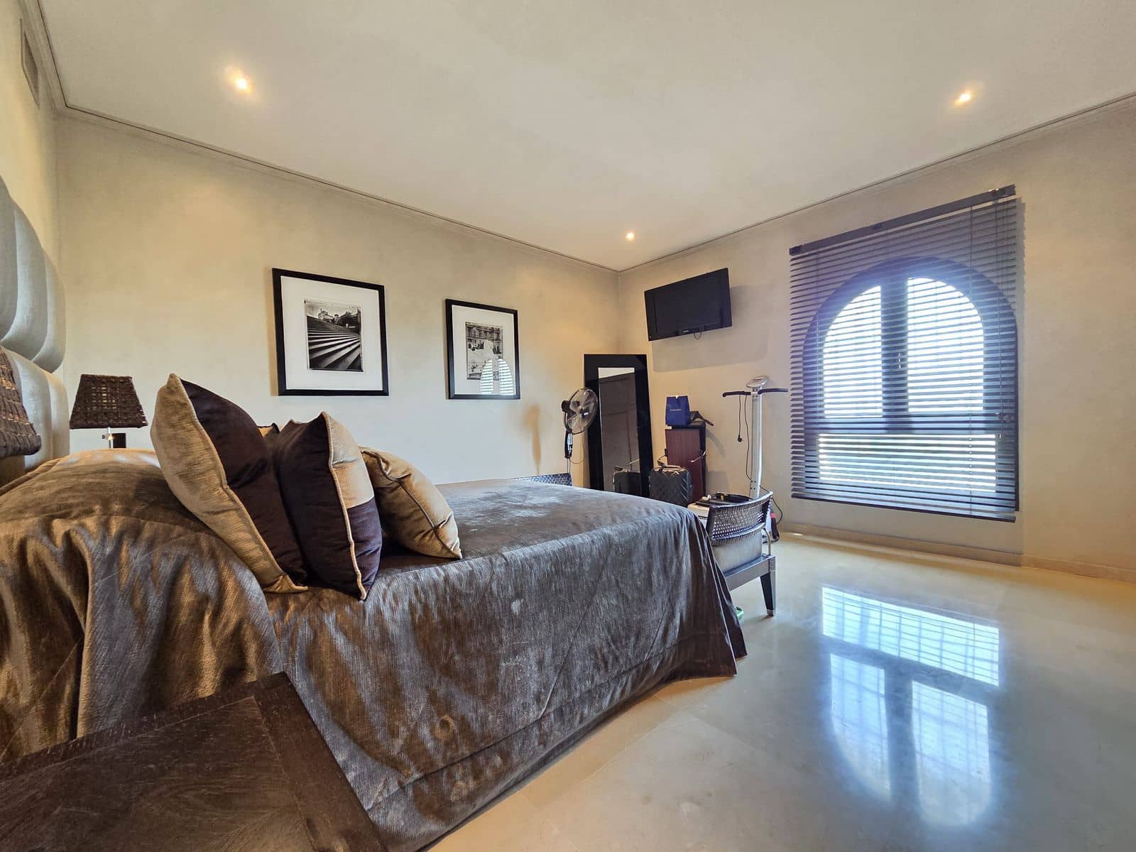 2 bedroom Apartment for sale in Puerto Banus - € 1,200,000 (Ref: 10020428)