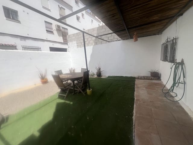Pareado de 4 habitaciones en Estepona en venta - 699.000 € (Ref: 10020431)